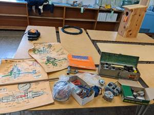 lot 644 image: Misc lot with 2 small carburetors, ...
