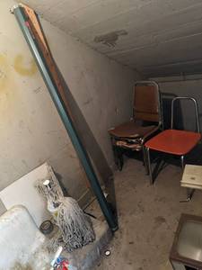 lot 138 image: Contents of janitors closet, includ...