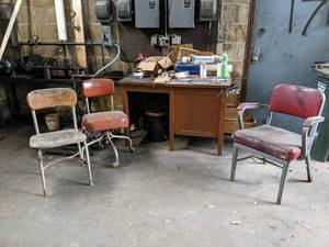 lot 155 image: Wood work table with drawers 462...