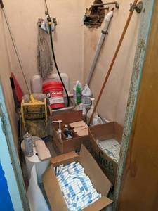 lot 156 image: Contents of janitors closet, includ...