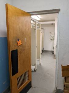 lot 161 image: Contents of bathroom (take what you...