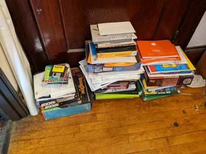 lot 405 image: Contents of closet. Includes comput...