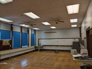 lot 406 image: Content of room excluding AC and p...
