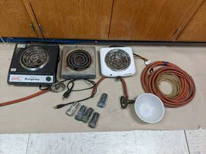 lot 437 image: Hot plates and bunson burners...