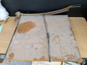 lot 446 image: Large paper cutter 2626...