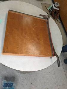 lot 468 image: Large paper cutter 2626...