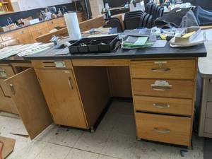 lot 476 image: 603036 Cabinet work station....