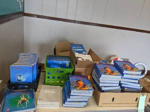 lot 498 image: Large lot of Grade 4 Journeys commo...