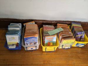 lot 508 image: 5 totes with educational booklets (...