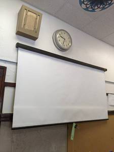lot 516 image: Projector screen, clock and classro...