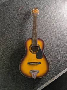 lot 97 image: Global small acoustic guitar...