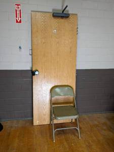 lot 562 image: Heavy duty Door 3279 and foldin...