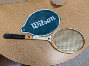 lot 599 image: Vintage Wilson Billie Jean King Cap...