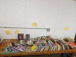 lot 600 image: Large lot of books including severa...