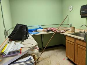 lot 608 image: Contents of closet, includes 2 draw...