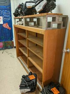 lot 609 image: Large wooden shelf 71.51648...