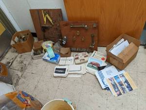lot 616 image: Misc lot includes breed study and i...
