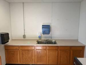 lot 618 image: Large counter with sink 12326...