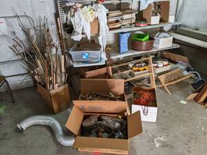 lot 622 image: Large 5-tier display shelf plus con...