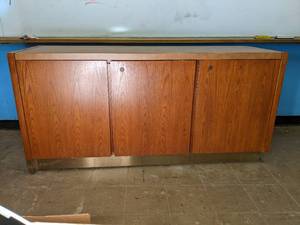lot 625 image: Solid cabinet 622030 BRING H...