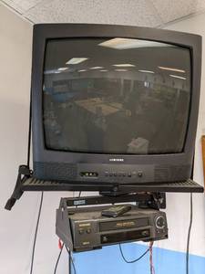 lot 628 image: 25 Samsung tube TV, Samsung VCR, a...