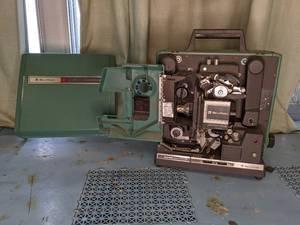 lot 131 image: Vintage Bell & Howell 16mm Filmosou...