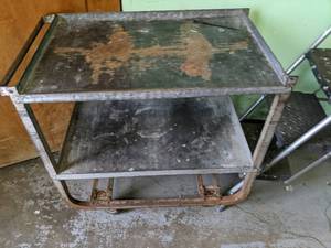 lot 190 image: Metal.cart on wheels top is 21 x 3...