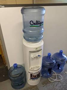 lot 192 image: Polar water cooler with 4 water bot...