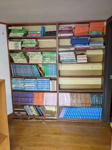 lot 430 image: Large lot of used text books with some misc books mixed in (see photos )