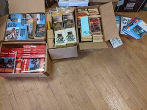 lot 432 image: Collection of multiple paperback no...