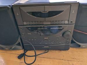 lot 433 image: RCA RP-9520 audio system dual casse...