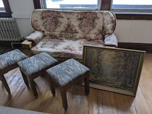 lot 531 image: Couch 603138, 3 stools 14...