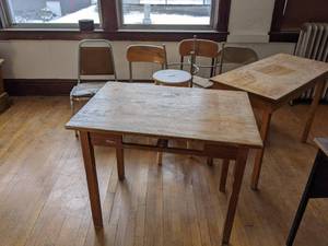 lot 532 image: 5 misc chairs, 1 damaged stool, and...