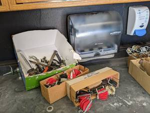 lot 483 image: 2 boxes of small plastic pulleys, e...