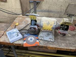 lot 4 image: Bench grinder with extra wheeels...