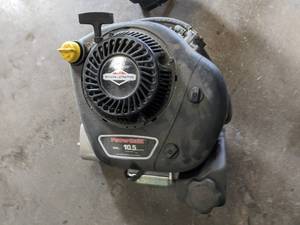 lot 18 image: Briggs and Stratton 10.5 hp engine...