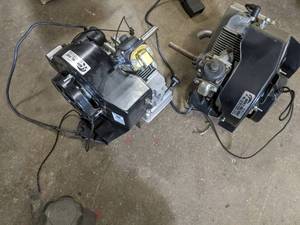 lot 19 image: 2 Toro small engines new...