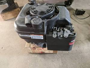 lot 22 image: Briggs and Stratton small engine...
