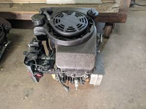 lot 23 image: Briggs and Stratton small engine...