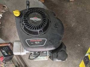 lot 27 image: Briggs and Stratton 10.5 hp small e...