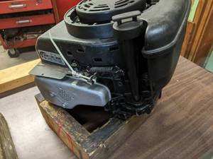 lot 33 image: Briggs and Stratton small n engine...