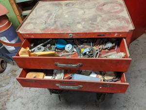 lot 36 image: Tool chest on wheels filled with sm...