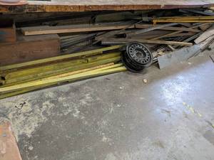 lot 57 image: Lot of assorted metal and other pie...