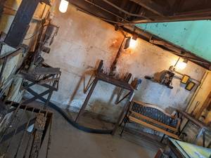 lot 65 image: 4 Welding stations and a park bench...