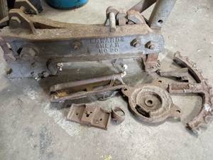 lot 70 image: Vintage Edwards shear with parts......