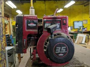 lot 71 image: Briggs and Stratton 3.5 hp engine...