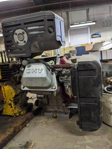 lot 73 image: Briggs a n d Stratton small engine...