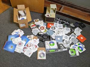 lot 418 image: Large lot of computer software and ...