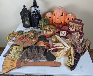 lot 99 image: Lot of Fun Fall and Halloween Decor
