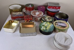 lot 134 image: Wonderful Collection of Vintage Cookie Tins Scandanavian Heritage Collectors Tin, & More